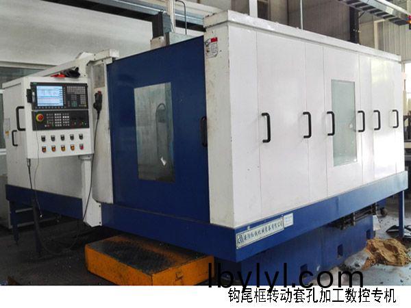 火車(che)鉤尾框轉動套孔加工數(shu)控(kong)機牀